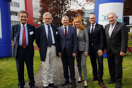 Gruppenfoto bei der Eröffnung.