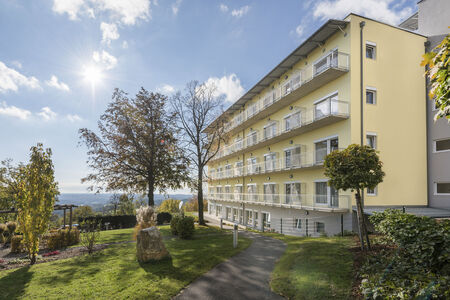 Gebäude der Privatklinik St. Radegund von außen.